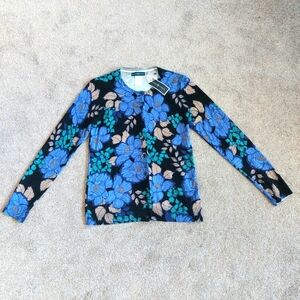 Brand New women's scoop neck Cardigan size S/P